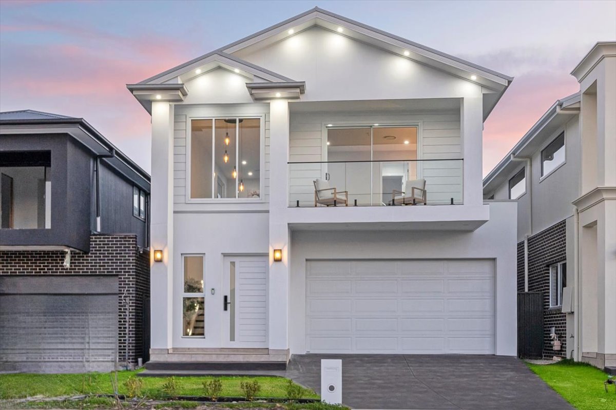 Modern Family Residence gallery image 2