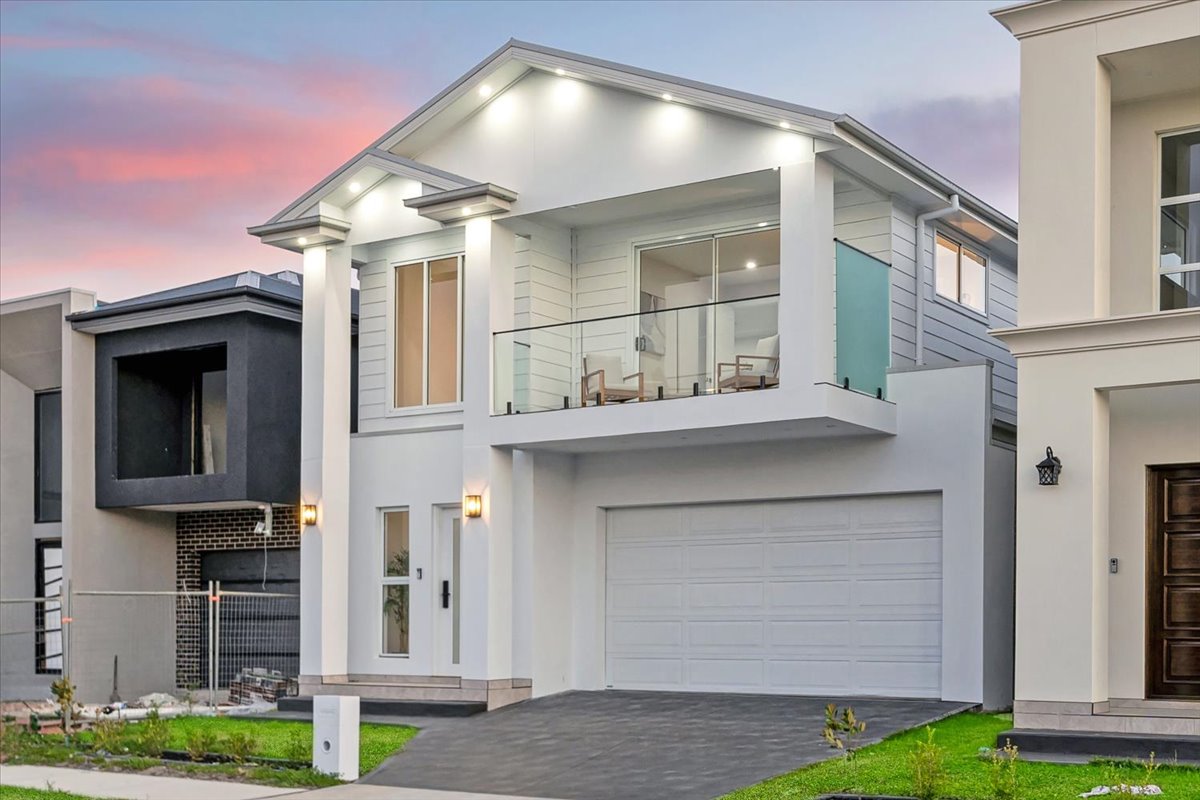 Modern Family Residence gallery image 3