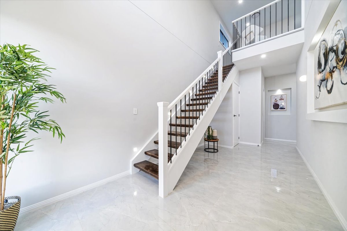 Modern Family Residence gallery image 4