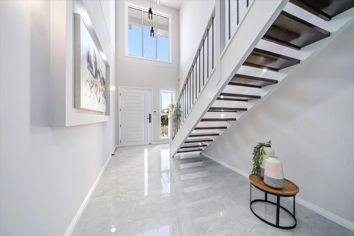 Modern Family Residence gallery image 5