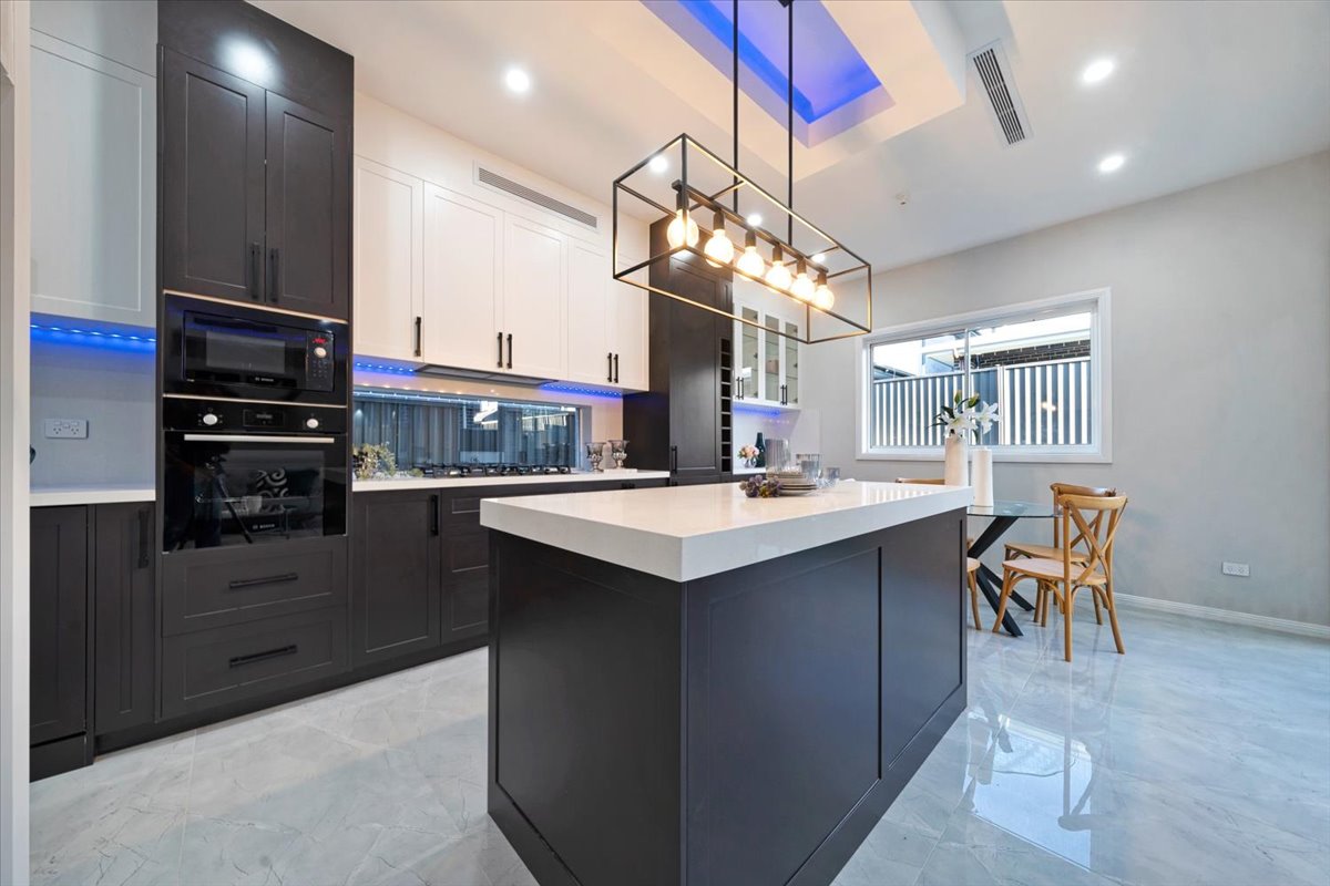 Modern Family Residence gallery photo 11