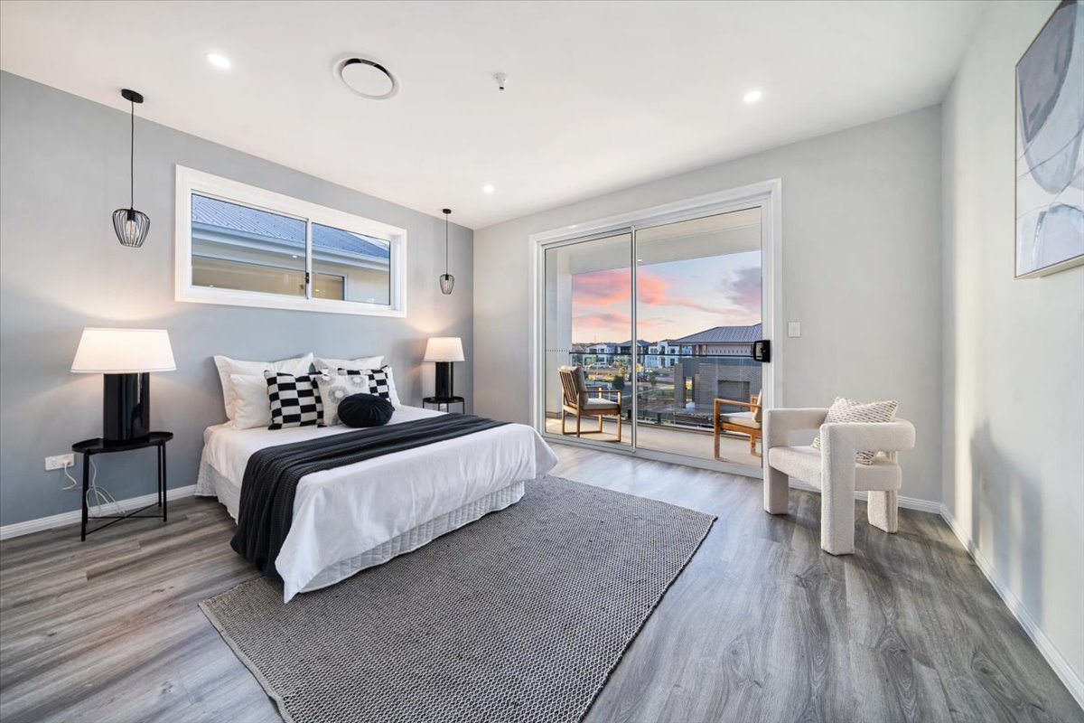 Modern Family Residence gallery photo 17