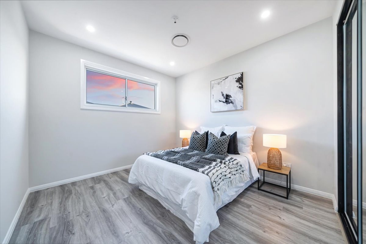 Modern Family Residence gallery photo 22