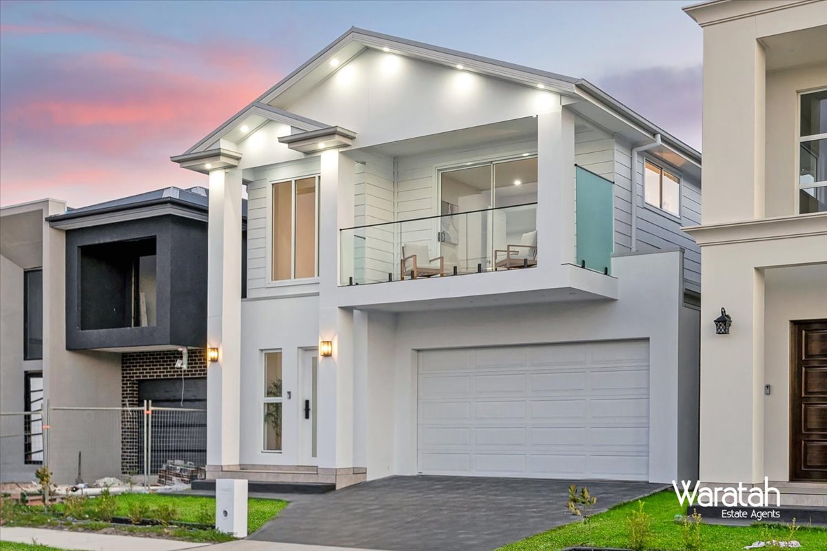 Modern Family Residence gallery photo 48