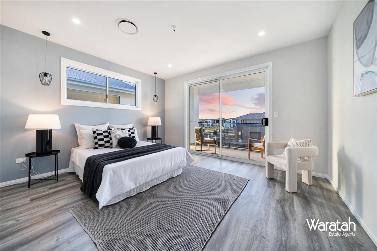 Modern Family Residence gallery photo 49
