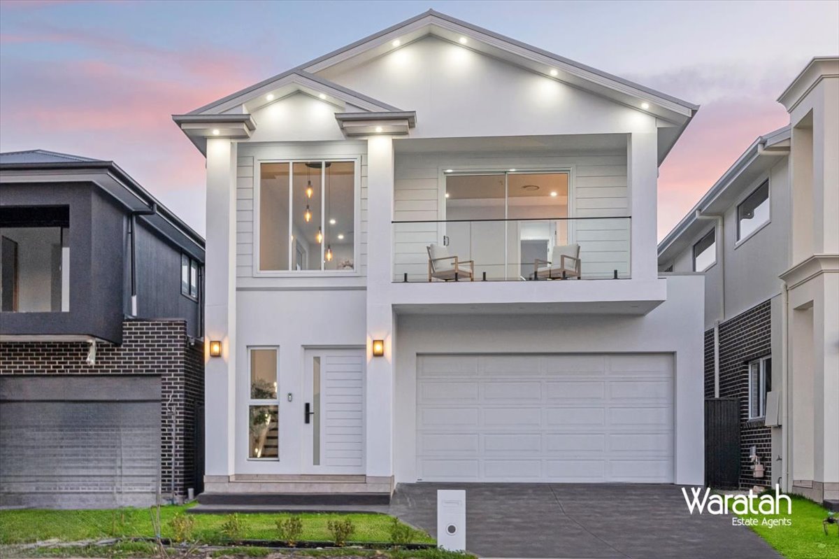 Modern Family Residence gallery photo 52