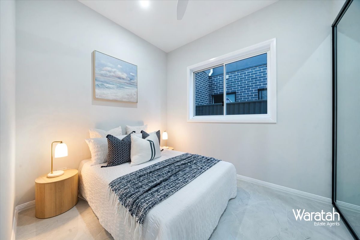 Modern Family Residence gallery photo 58