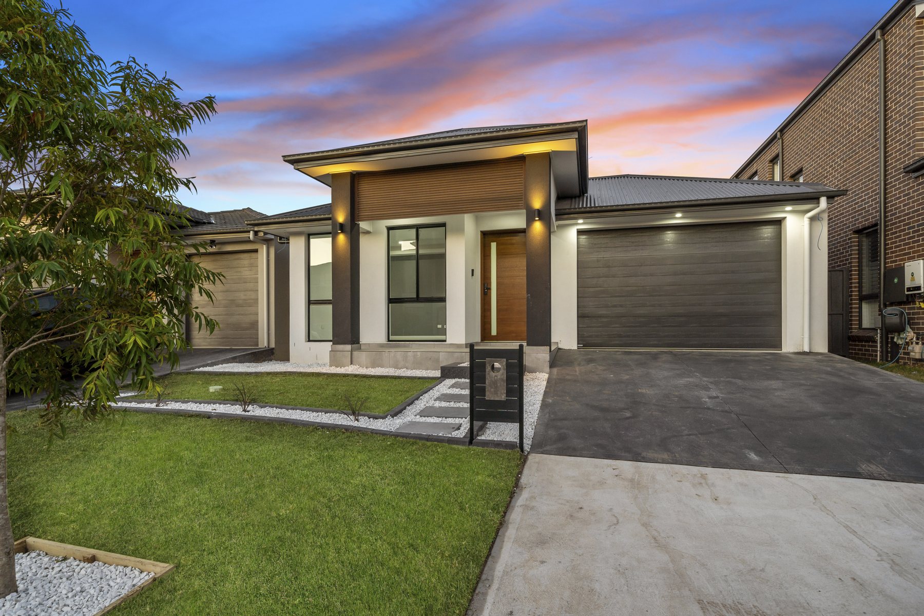 Courtyard Family Residence by Kingstyle Homes