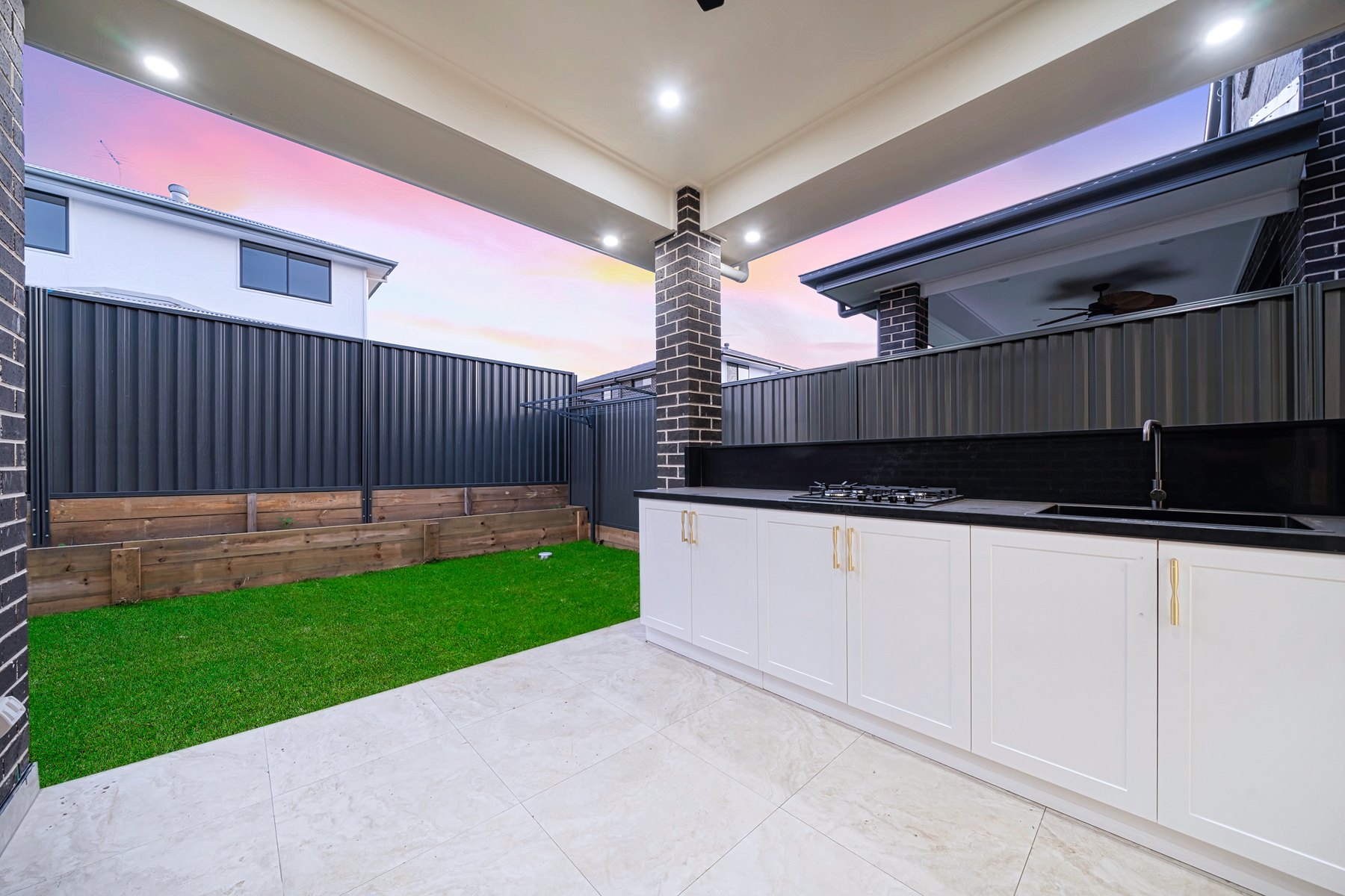 Sunset Family Residence gallery photo 23